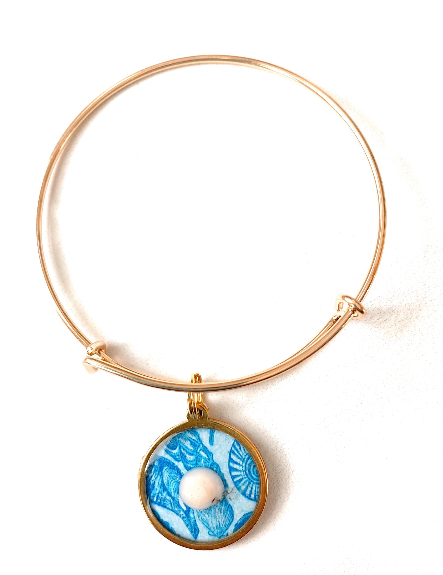 Love Lilly Seashell Bangle