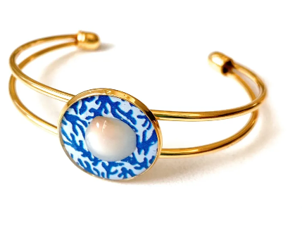 Coral Seashell Bangle