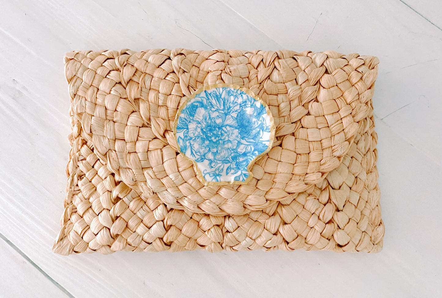 Gilded Blue and White Floral Florida Seashell Straw Clutch