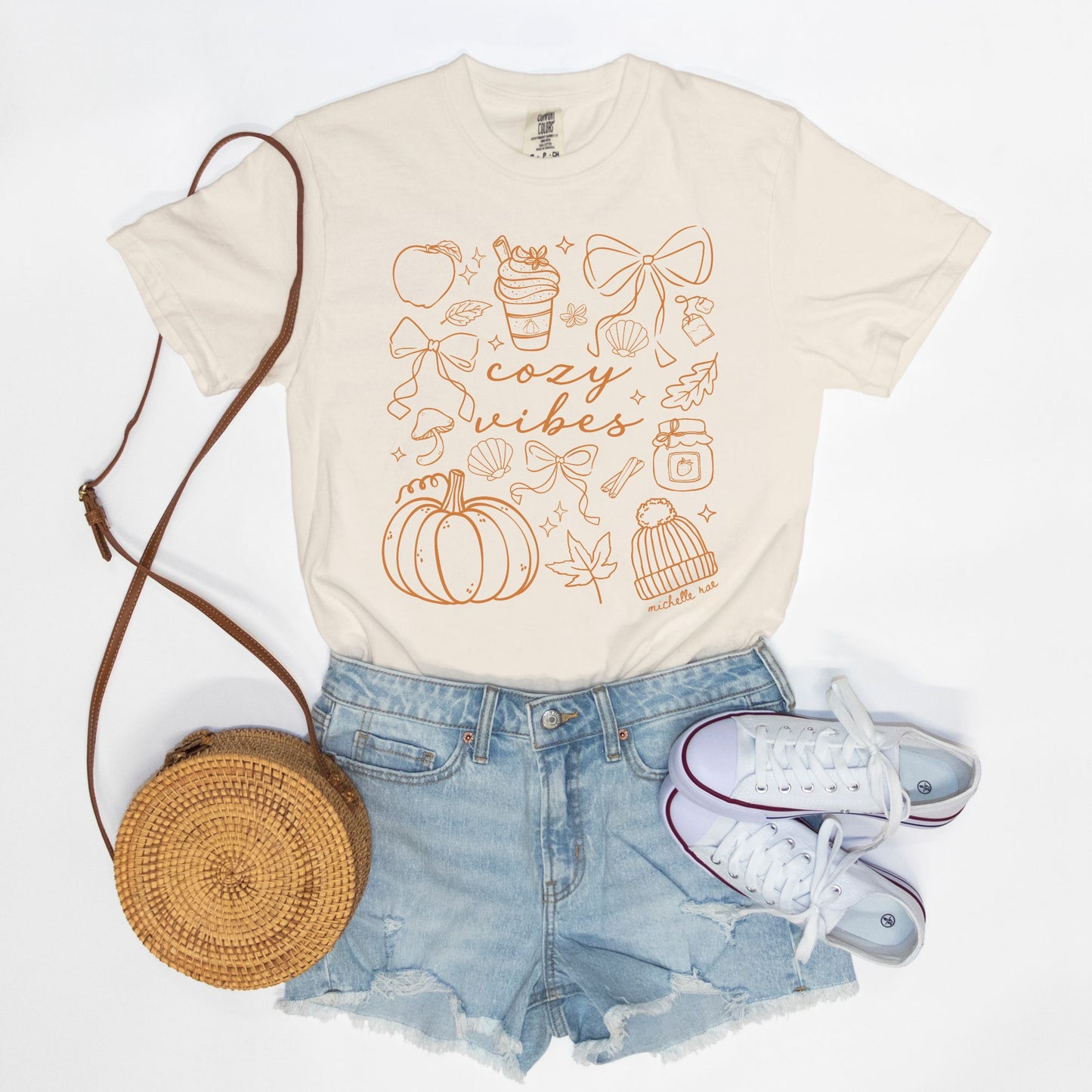 Cozy Vibes Seashell Ivory Tee – Coastal Fall Graphic Tee for Autumn Comfort