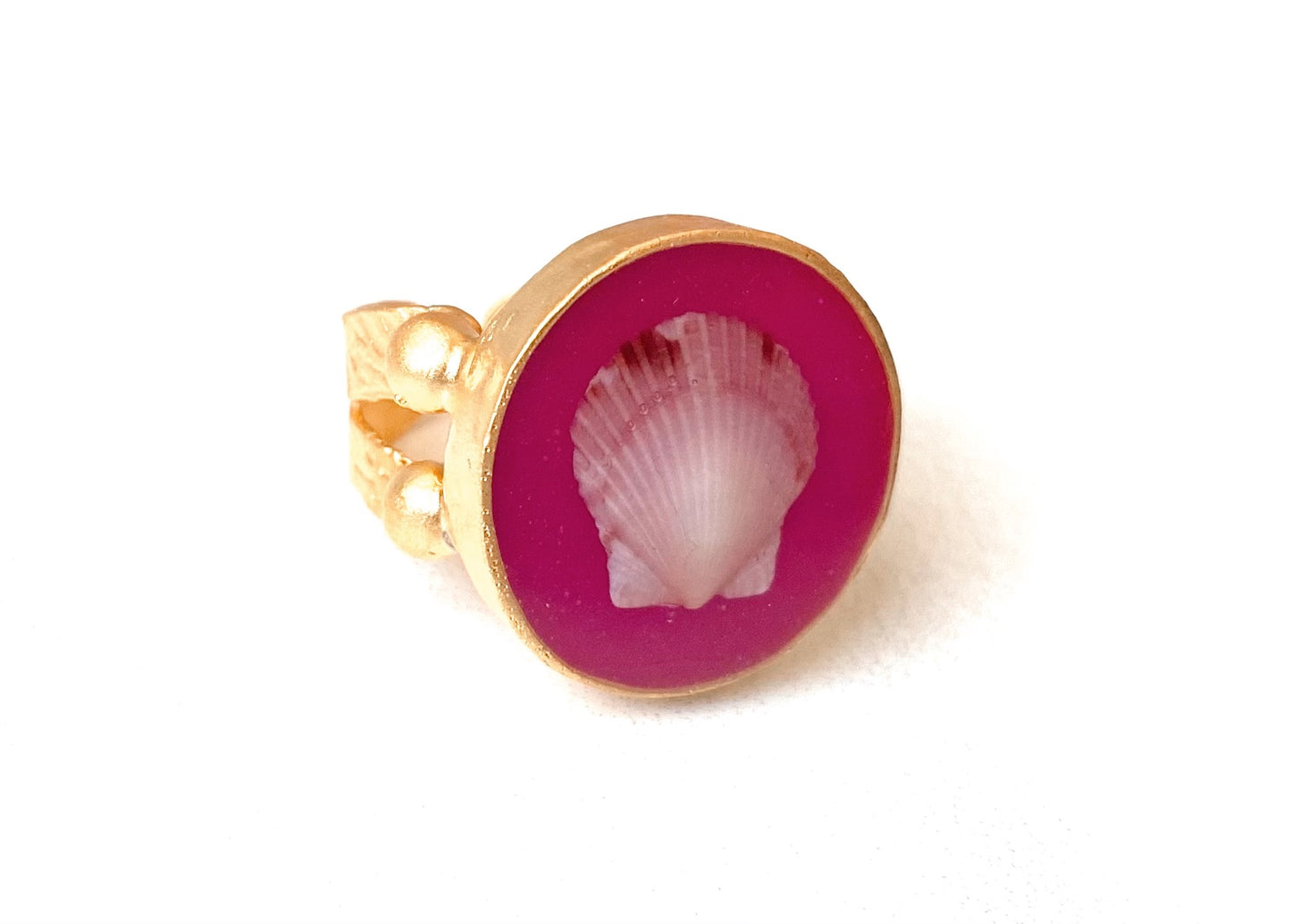 Moonrise Seashell Ring | Fuscia