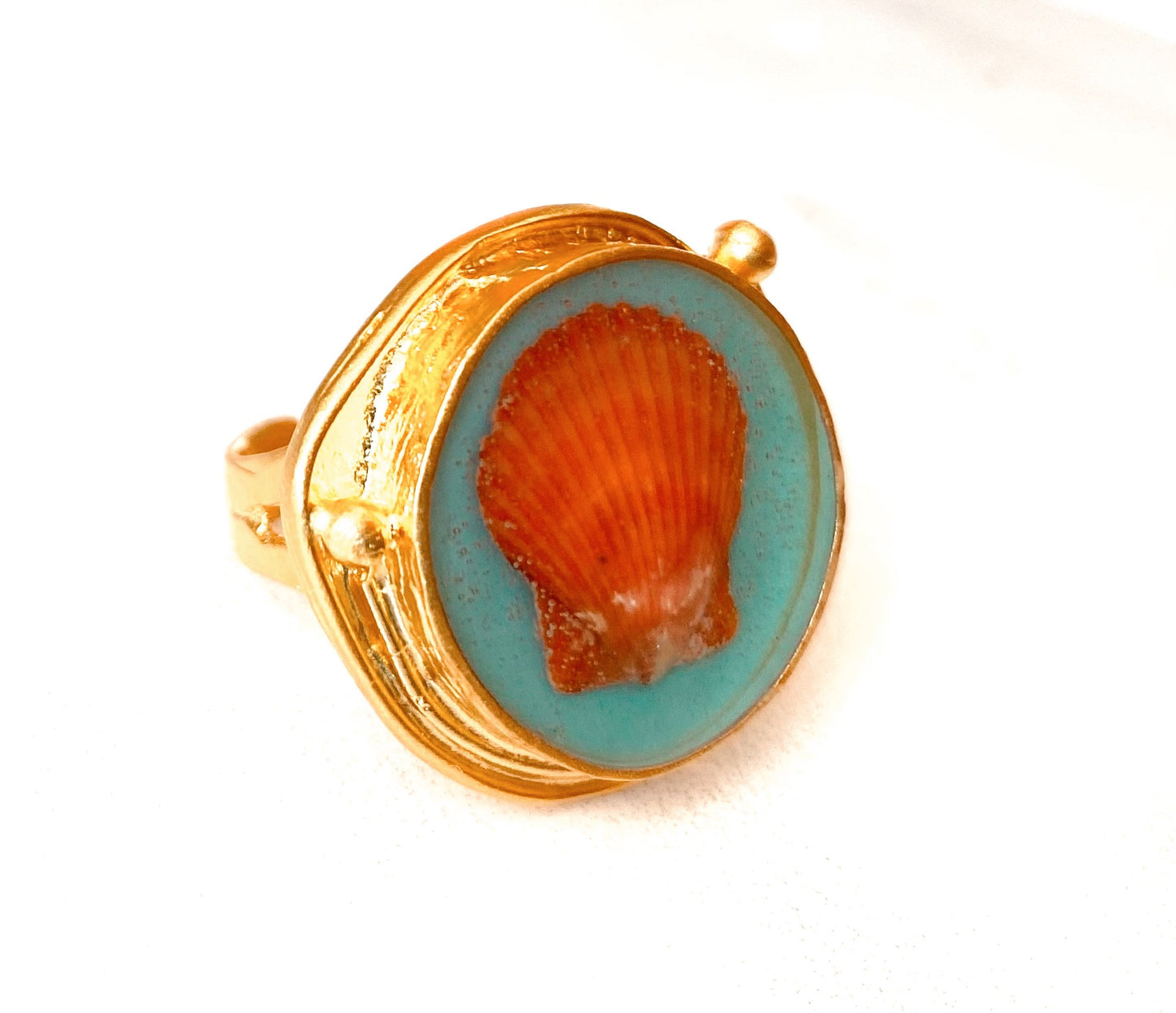 Gold Round Seashell Ring