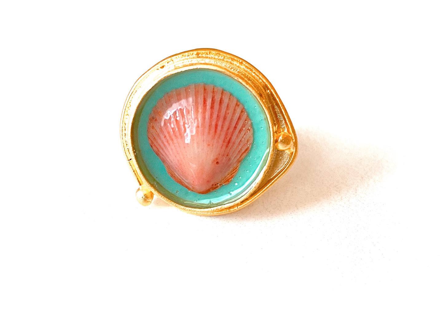 Gold Round Seashell Ring