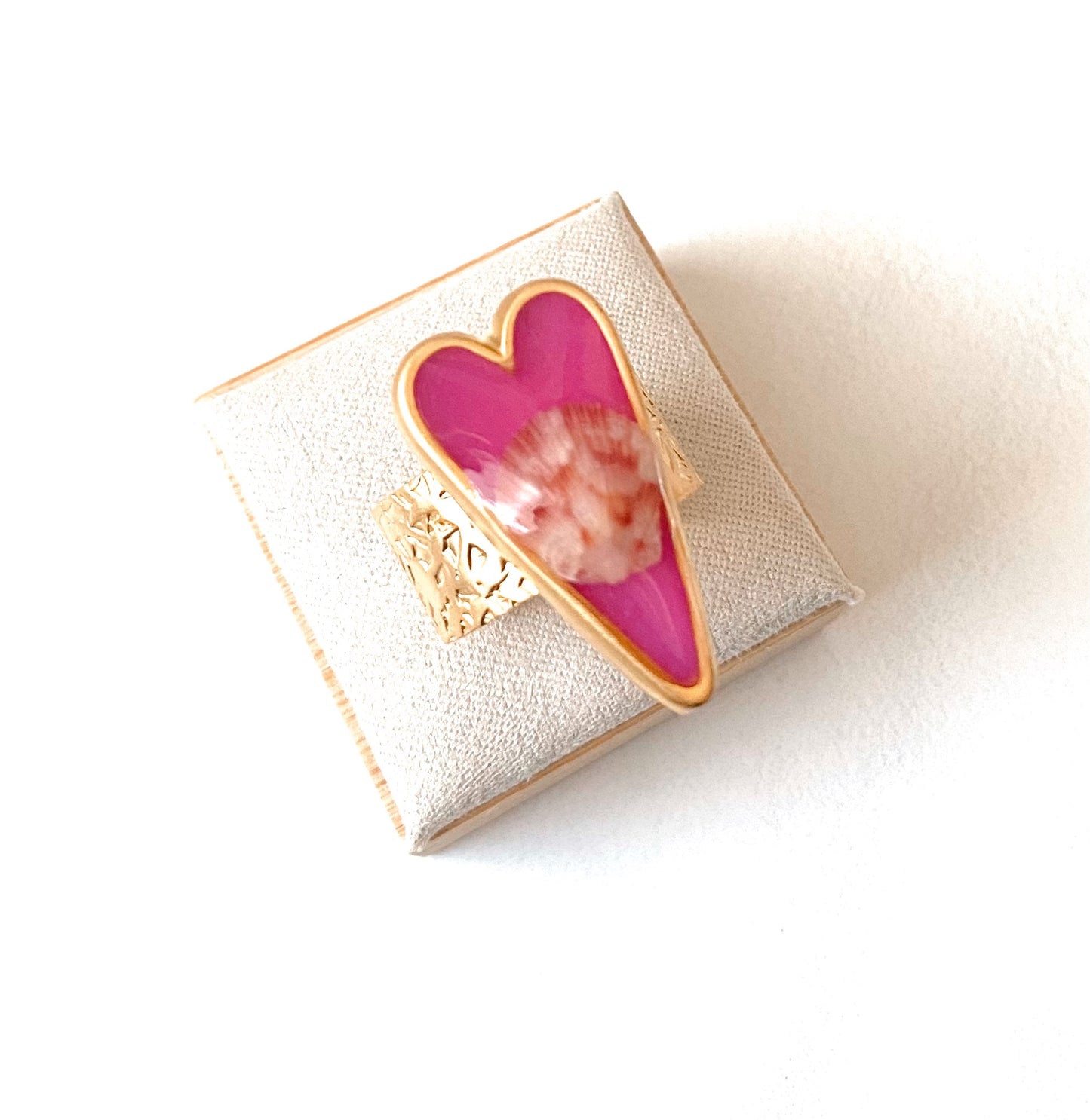 Lover Seashell Ring | Hot Pink