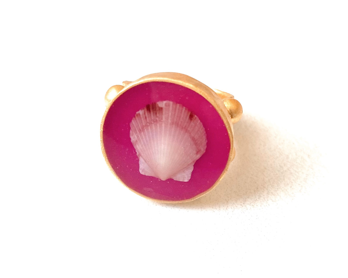 Moonrise Seashell Ring | Fuscia