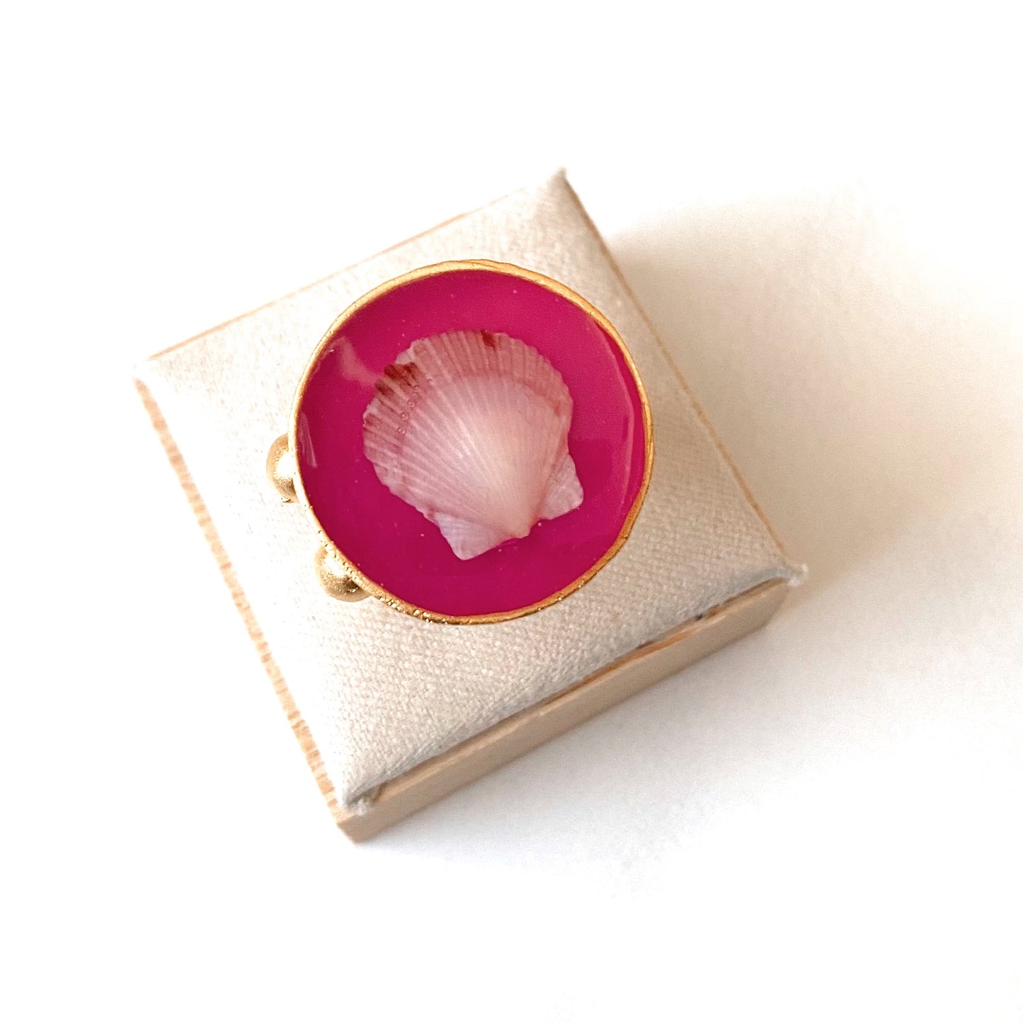 Moonrise Seashell Ring | Fuscia