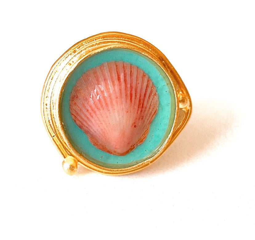 Gold Round Seashell Ring